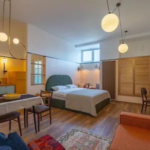 https://cozy-baiti-in-the-very-heart-of-tbilisi.alltbilisihotels.com